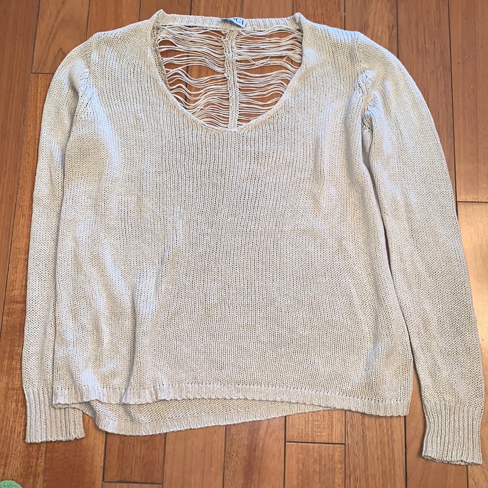 Beautiful  and softest sweater. Unbranded